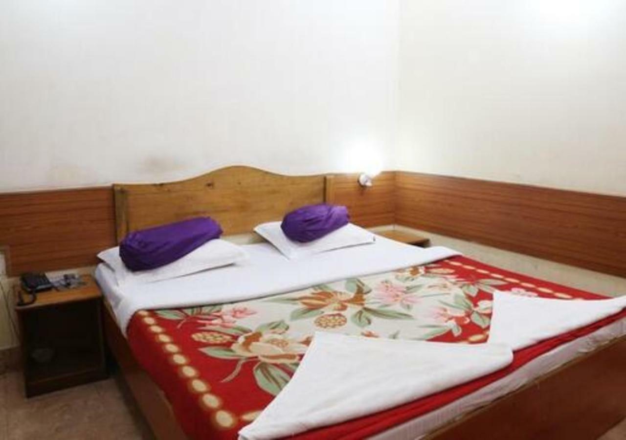 Hotel Brindavan Гувахати Екстериор снимка