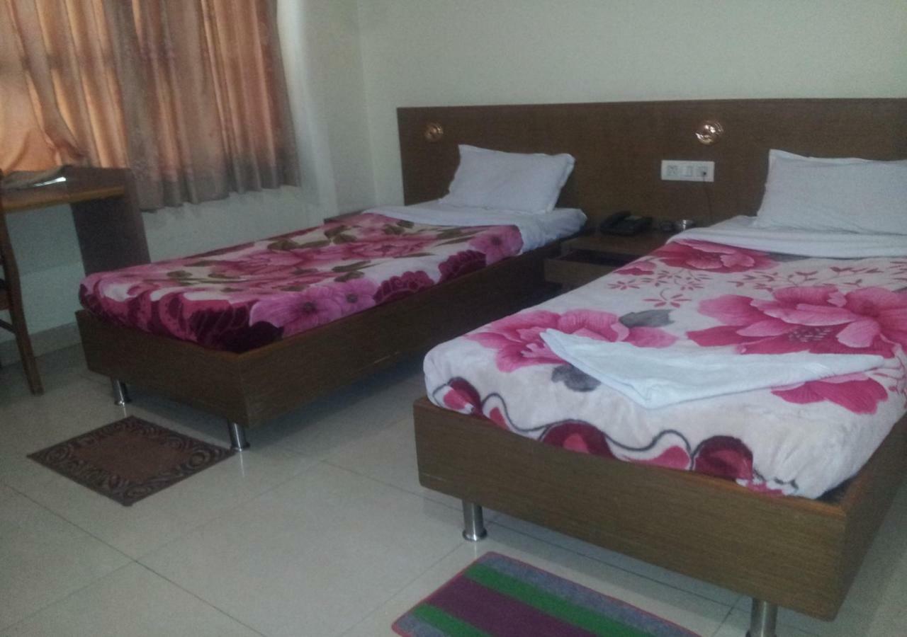 Hotel Brindavan Гувахати Екстериор снимка