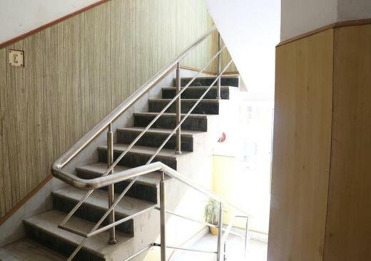 Hotel Brindavan Гувахати Екстериор снимка